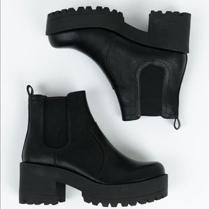 Princess Polly Lipstik Chunky Black Bootie